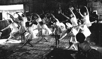 1962�N�@�o���G�̗��K���i