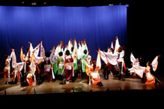 "YosakoiSoram"Alunos de Nippo.