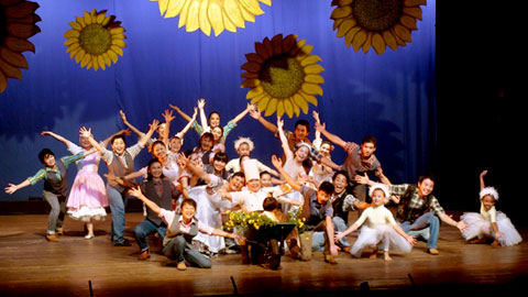 "YosakoiSoram"Alunos de Nippo.