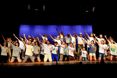 "YosakoiSoram"Alunos de Nippo.